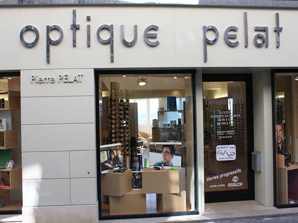 vitrine opticien optique pelat saint flour